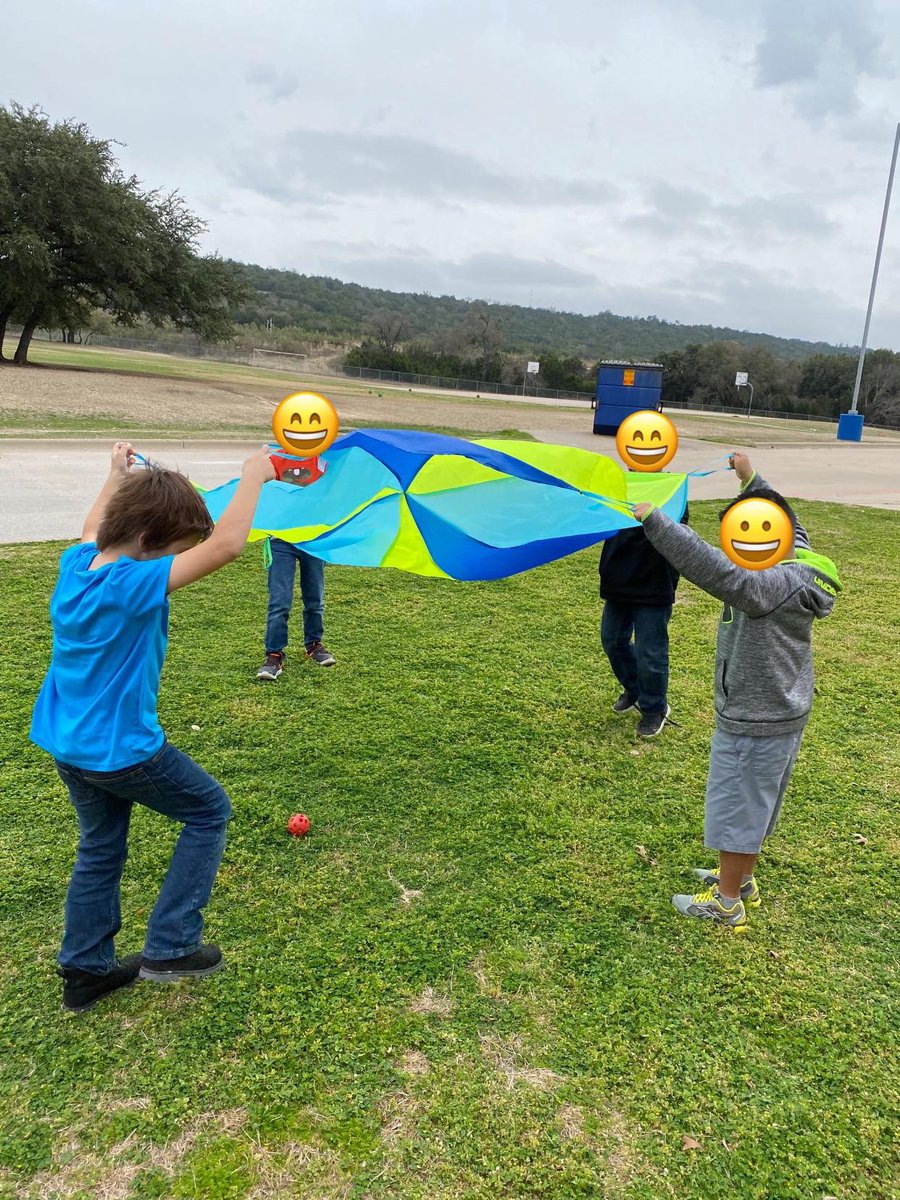 TEX_SUNFLOWER's tweet photo. HELPing each other to get those wiggles out. #Sensorylab
#ThinkBigLISD @LampasasTCE https://t.co/ajBwNUT1jI