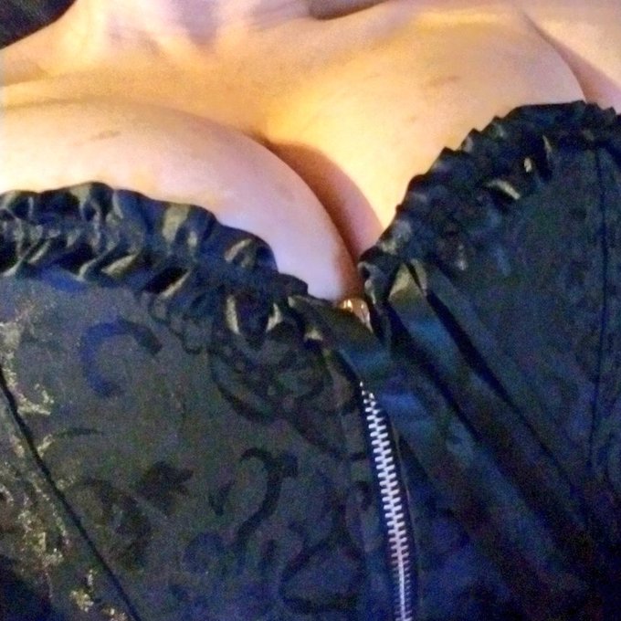 Thanks to the Pornhub post there are a lot of new people!  I'm Kaddie &amp; I like:  - Tentacle Hentai  -