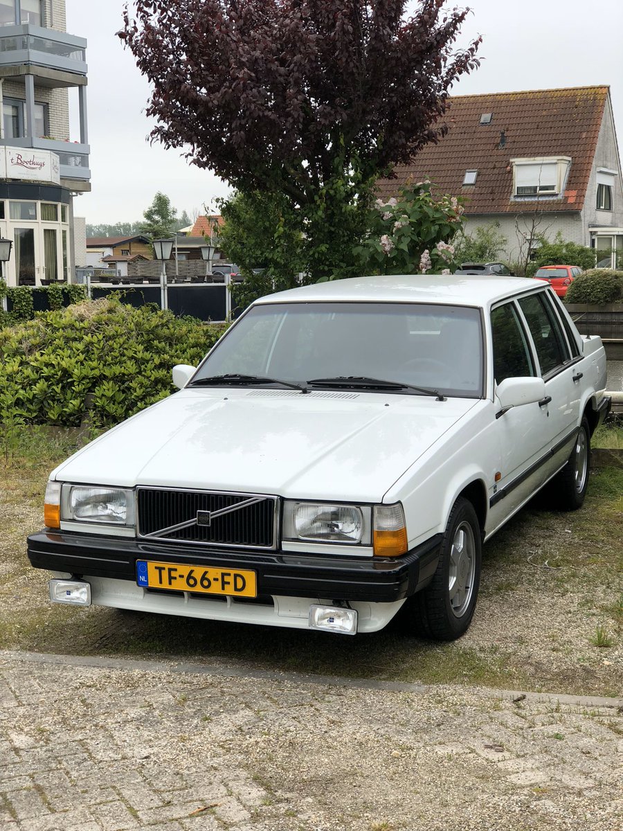 Brantsen's tweet photo. Deze Volvo’s kunnen nu beide weer even hard! #max180 #TF66FD #LangLeveHetMilieu https://t.co/ly61B8x2xW