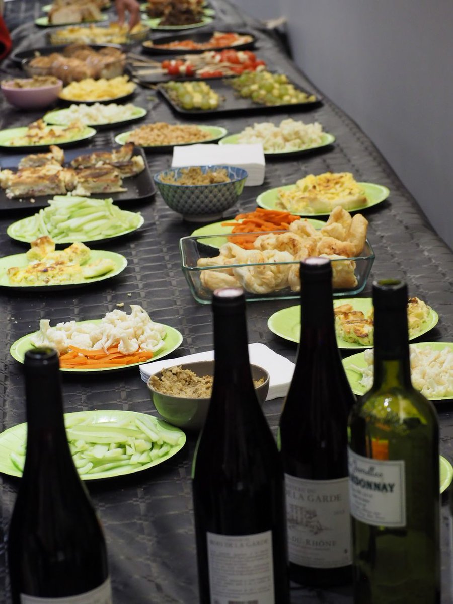 Retour sur la soirée du 21 janvier
Après une conférence #TEDxCelsa pleine de #paradoxes, un buffet maison et bien servi par l'équipe Com' des Chefs 😄
<a href="/CELSA_Officiel/">CELSA</a> <a href="/CelsaAlumni/">CelsaAlumniNetwork</a> <a href="/Sorbonne_Univ_/">Sorbonne Université</a> #CelsaFamily