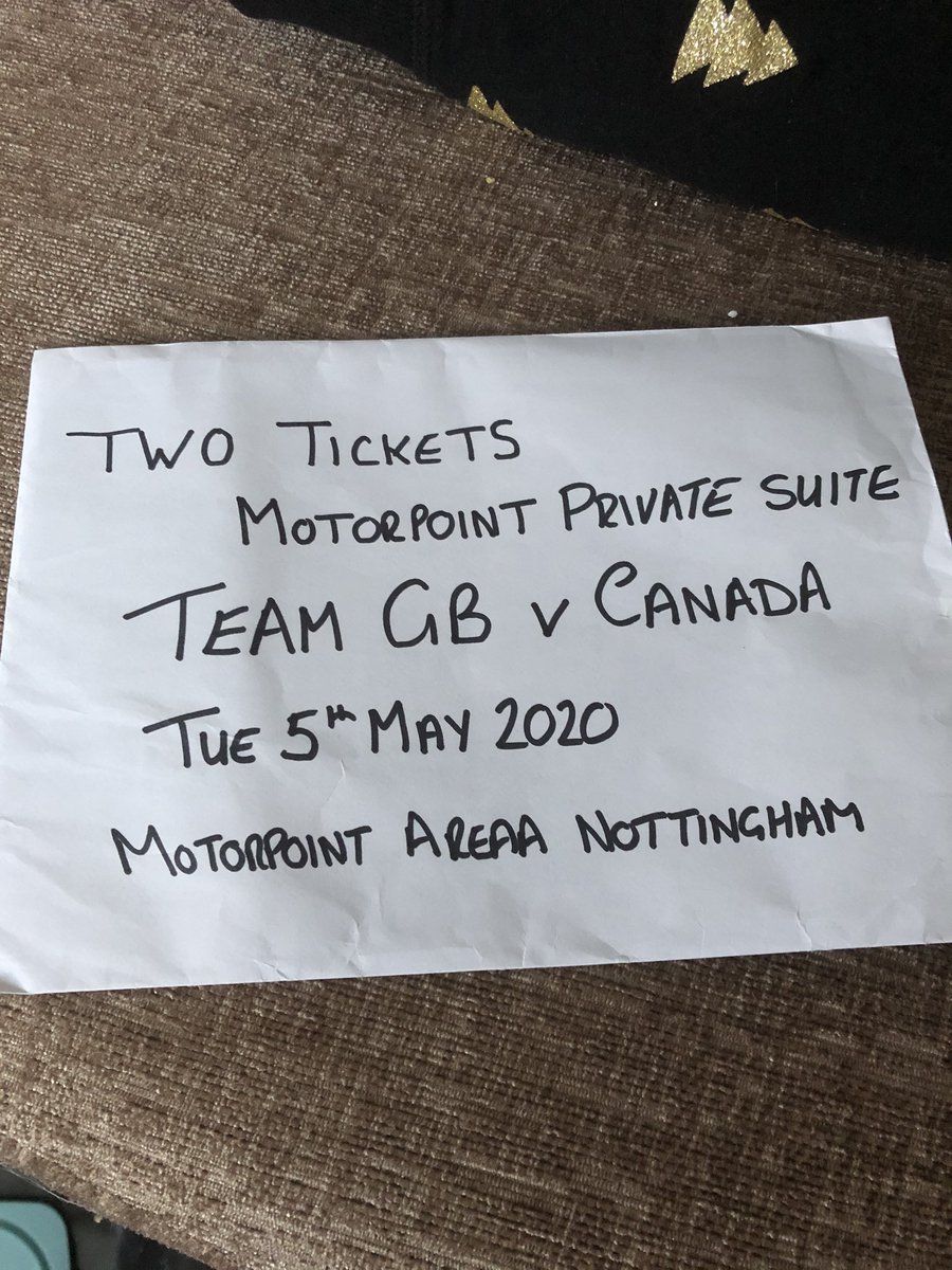 phanforce's tweet image. More items added today on Phanforce Auction Page ... including a mega hockey game prize.....👀🏒🇨🇦🇬🇧👀😎👀❤️