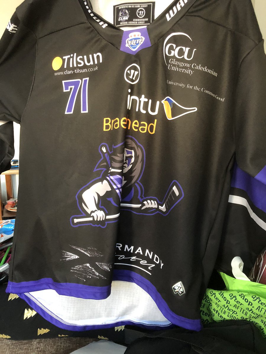 phanforce's tweet image. More items added today on Phanforce Auction Page ... including a mega hockey game prize.....👀🏒🇨🇦🇬🇧👀😎👀❤️