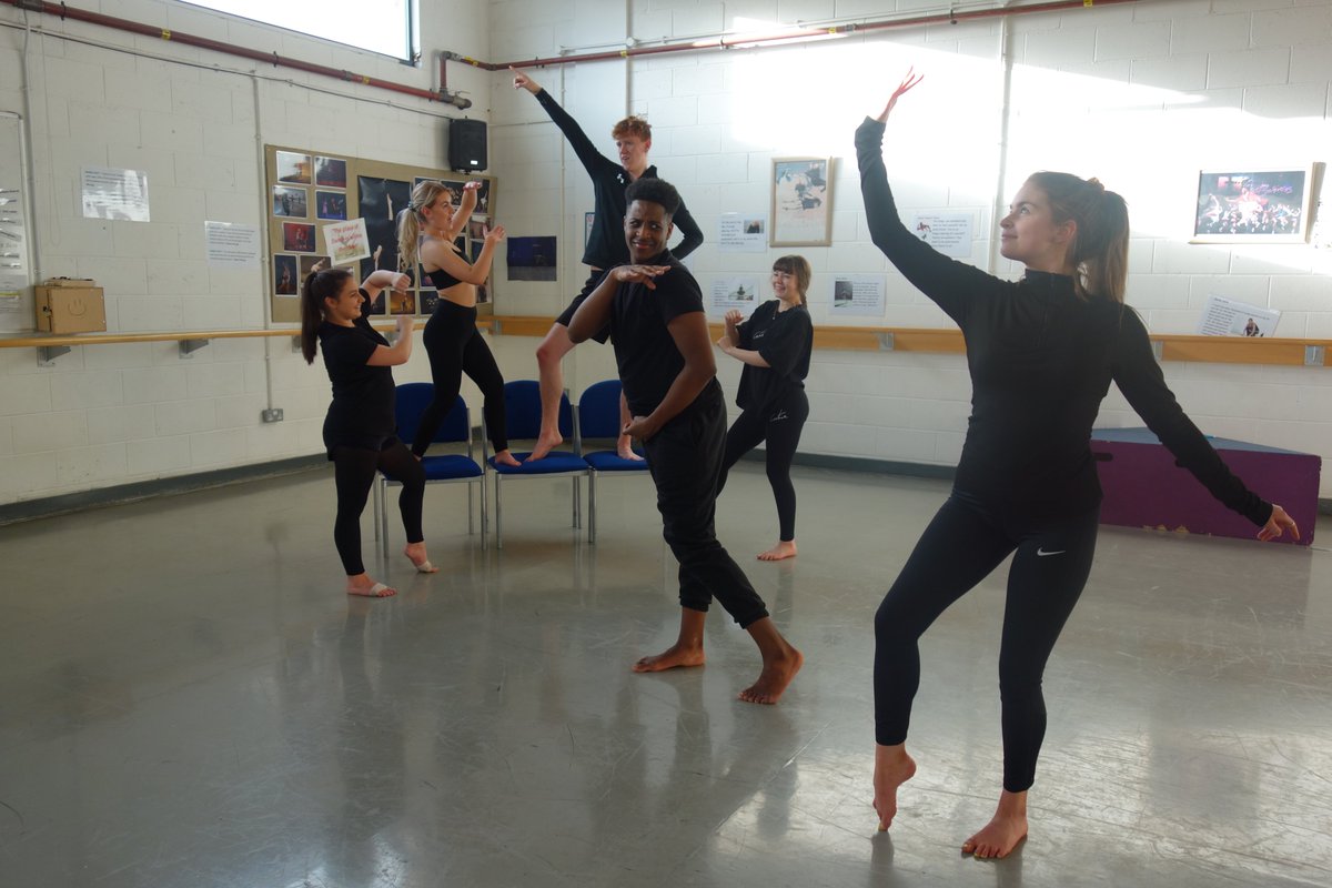 OldhamCollege's tweet photo. @TenfoldOldham @The_Lowry @ludusdance @OCPerformMedia @NorthernSchool @CareersWeek We're proud of the hard work they've put in - and can't wait to see where they go from here! @TenfoldOldham 

3/3 https://t.co/9JH5EaVm18
