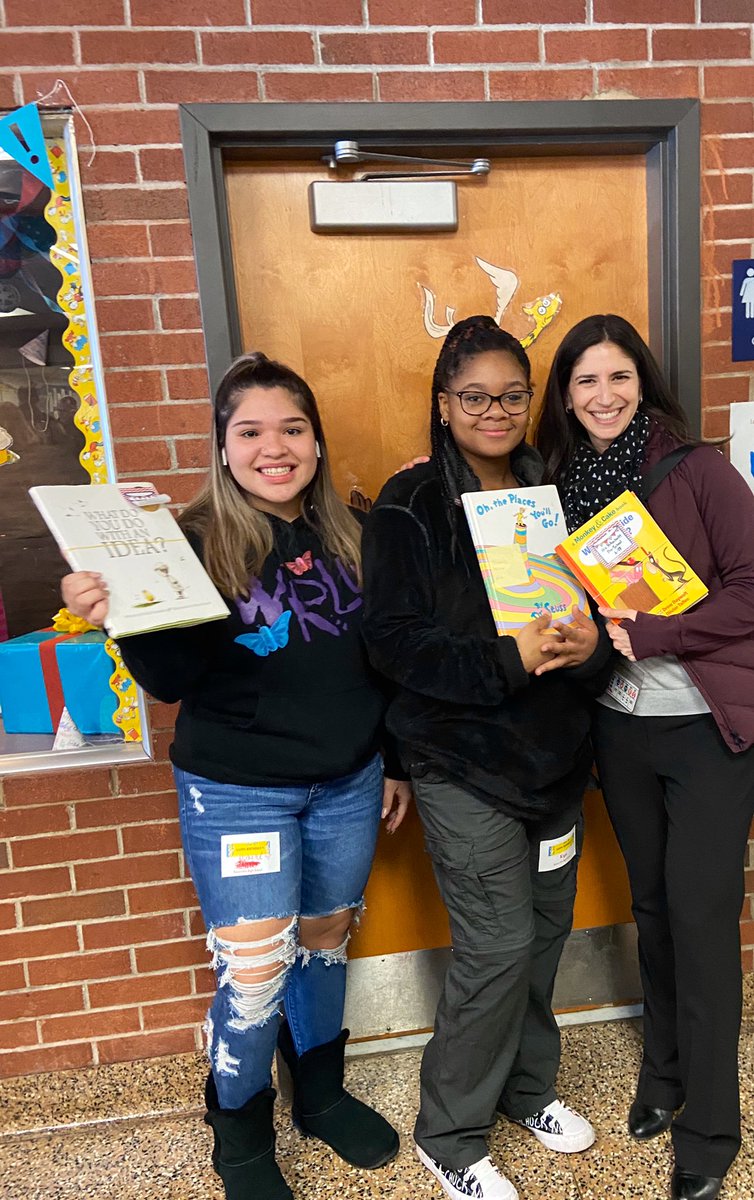 AnneDerogatis's tweet photo. What a great day for MAPS😊 thank you VanDerveer! @scotthade @SHS_M_A_P_S @JKesslerVDV https://t.co/uLtsPvrp5X