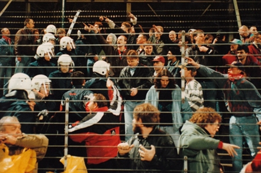 Plakplaat63's tweet photo. In 1994 1/8finale beker #NacFey, #Feyenoord werd toen afgescheept met 450 kaarten, gevolg, met 800 man het stadion bestormen van 3 kanten, en gewoon een tribune opeisen, wat dus ook gebeurden. Ik wil #Nac supporters niet op een idee brengen, maar dat is deze week 26 jaar geleden. https://t.co/io0resCvC7