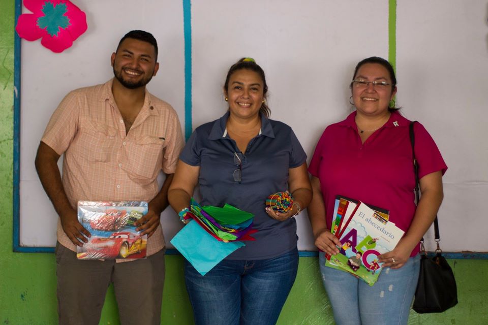 El Domingo 23 de febrero, los socios del Club Rotaract La Ceiba llevaron a cabo la Actividad Pa´ que te vayas a la Escuela, donde los socios llevaron nn kit a cada niño del Kinder Gonzalo Rivera en la colonia Bonitillo.

#rotaractlaceiba #rotaracthonduras #rotaryconectaelmundo