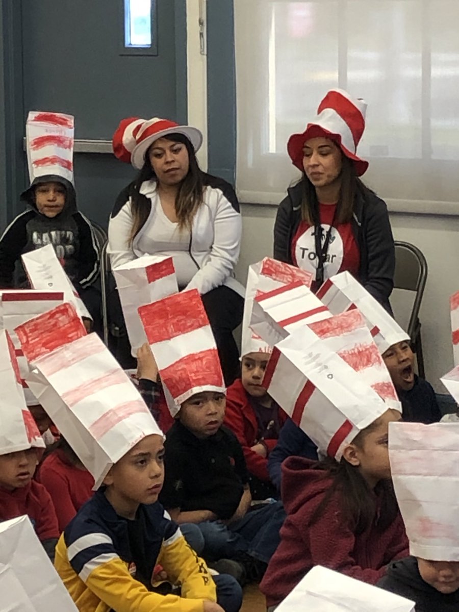 Our @WATeddyBears are celebrating their love of reading on #ReadAcrossAmericaDay. <a href="/selmalibraries/">selmalibraries</a> <a href="/SelmaUSD/">Selma Unified School District</a>