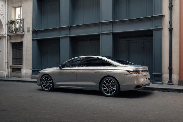 electro_coches's tweet photo. @DS_Espana 9: un berlina híbrido enchufable con un toque "vintage". ¿Que os parece?
https://t.co/wnk9SzJ3Zz https://t.co/ysvdl3cWZX