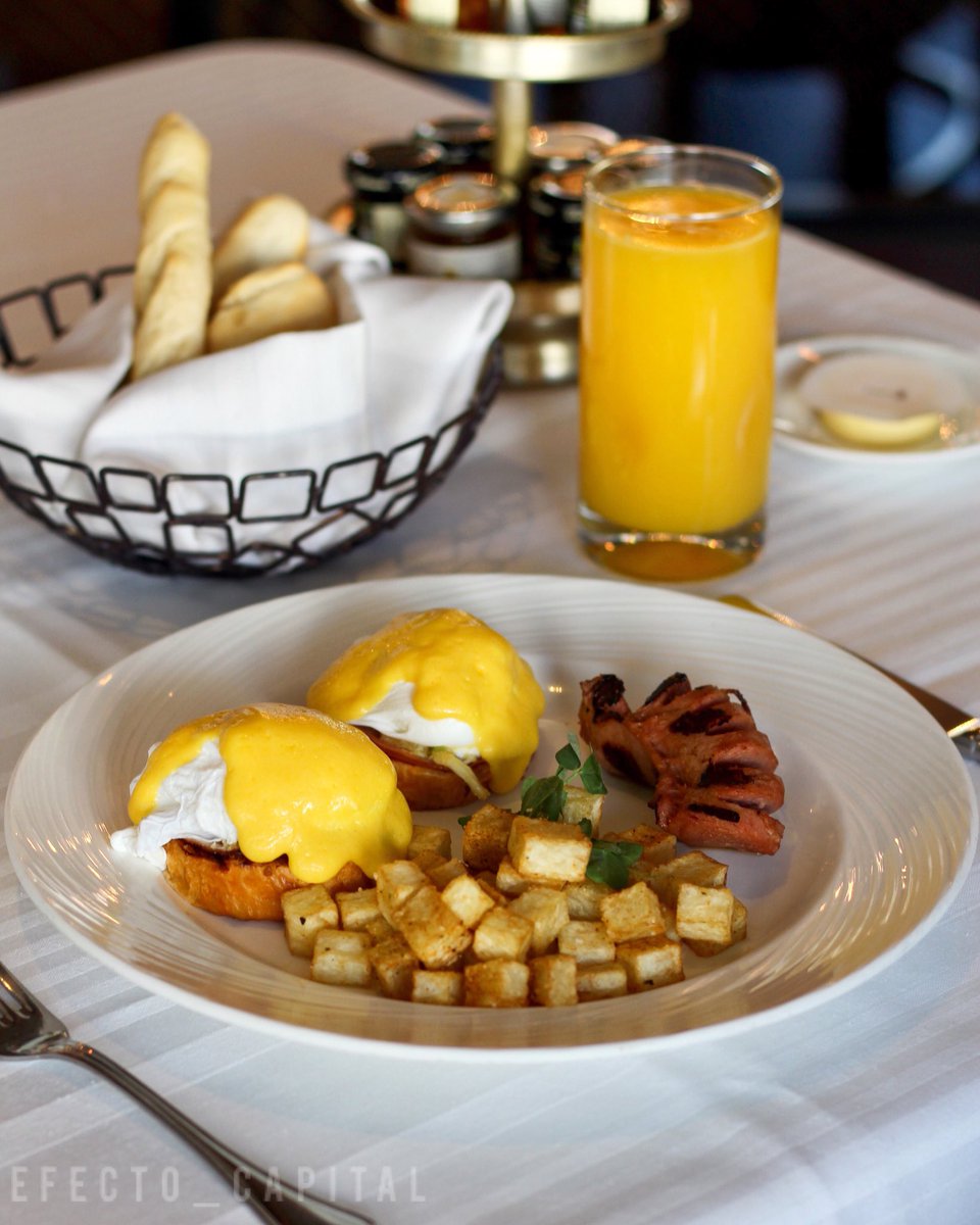 efecto_capital's tweet photo. ✨Buenos días ✨
Palm Miami: huevos pochados, jumbo lump crab cake, lomo canadiense, salsa holandesa y muffin inglés en @ThePalmMx https://t.co/TruMvxvMTc