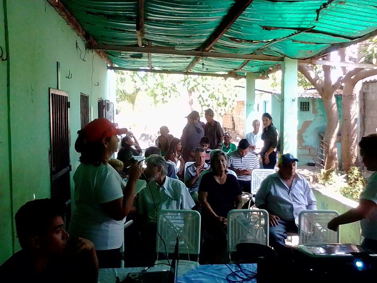 DarioTremont's tweet photo. Este #01Mz el #PlanPaisPresente en el #SectorIndustrial del municipio #Carirubana en el taller popular @PlanPaisVzla y que la gente multiplique la propuesta de país que si existe, y está diseñada por los mejores para rescatar la nación #ConPlanPaisEsPosible
#VoluntadDeLucha https://t.co/AQxIFlHvR4