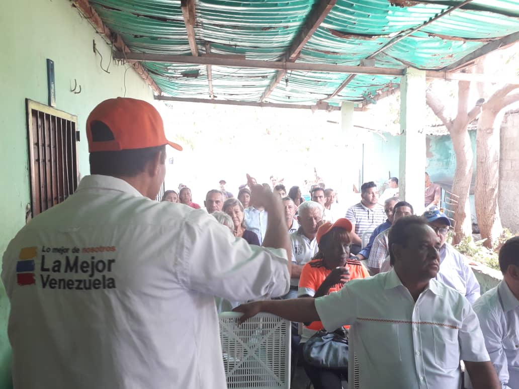 DarioTremont's tweet photo. Este #01Mz el #PlanPaisPresente en el #SectorIndustrial del municipio #Carirubana en el taller popular @PlanPaisVzla y que la gente multiplique la propuesta de país que si existe, y está diseñada por los mejores para rescatar la nación #ConPlanPaisEsPosible
#VoluntadDeLucha https://t.co/AQxIFlHvR4