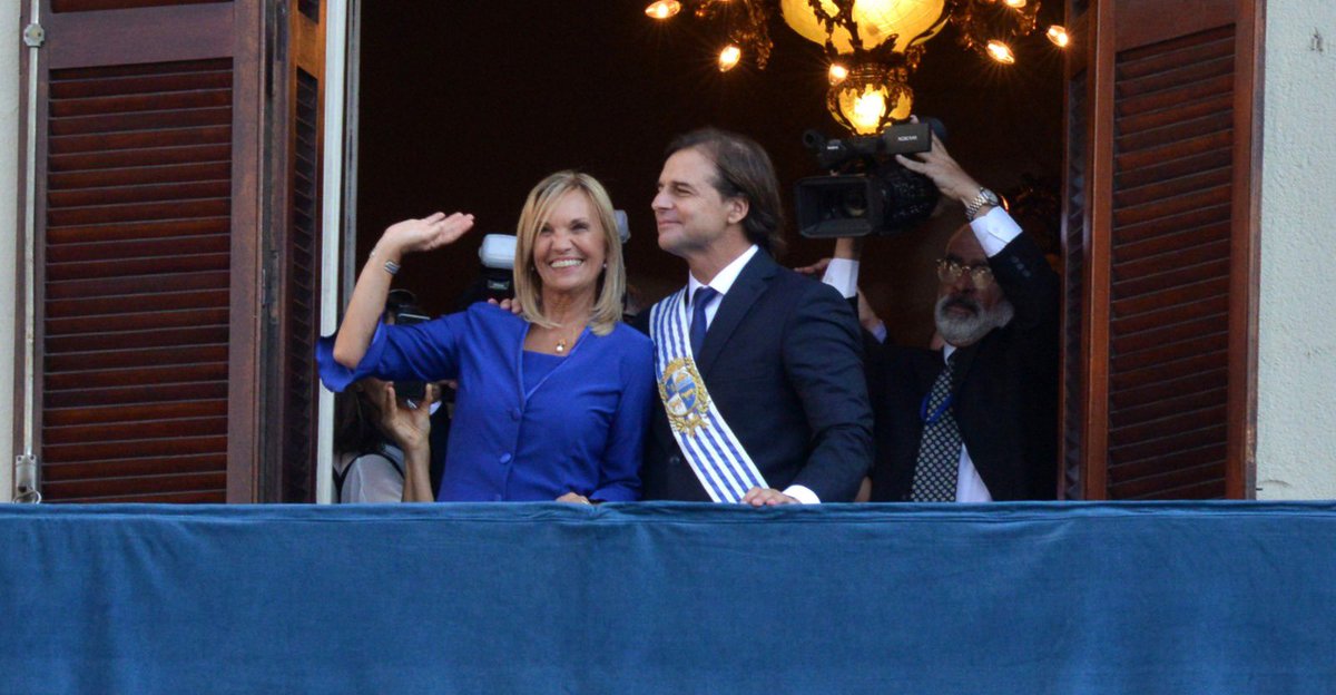 GENERACION_uy's tweet photo. Empezó un nuevo gobierno, con @LuisLacallePou y @beatrizargimon a la cabeza. Con ellos estaremos trabajando y dando lo mejor de nosotros estos 5 años, al servicio de nuestro país. 

#1M #AsumimosTodos https://t.co/vBD6TQhegS