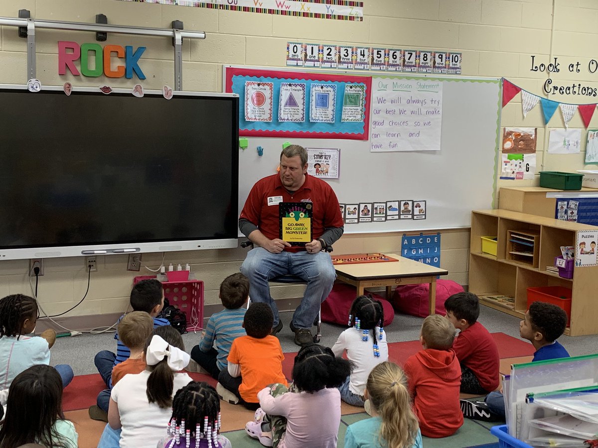 KMmathieu's tweet photo. Live at Devon Forest... we have leaders from the community reading to our student leaders today for #ReadAcrossAmericaDay! https://t.co/NgcCeyBPCz