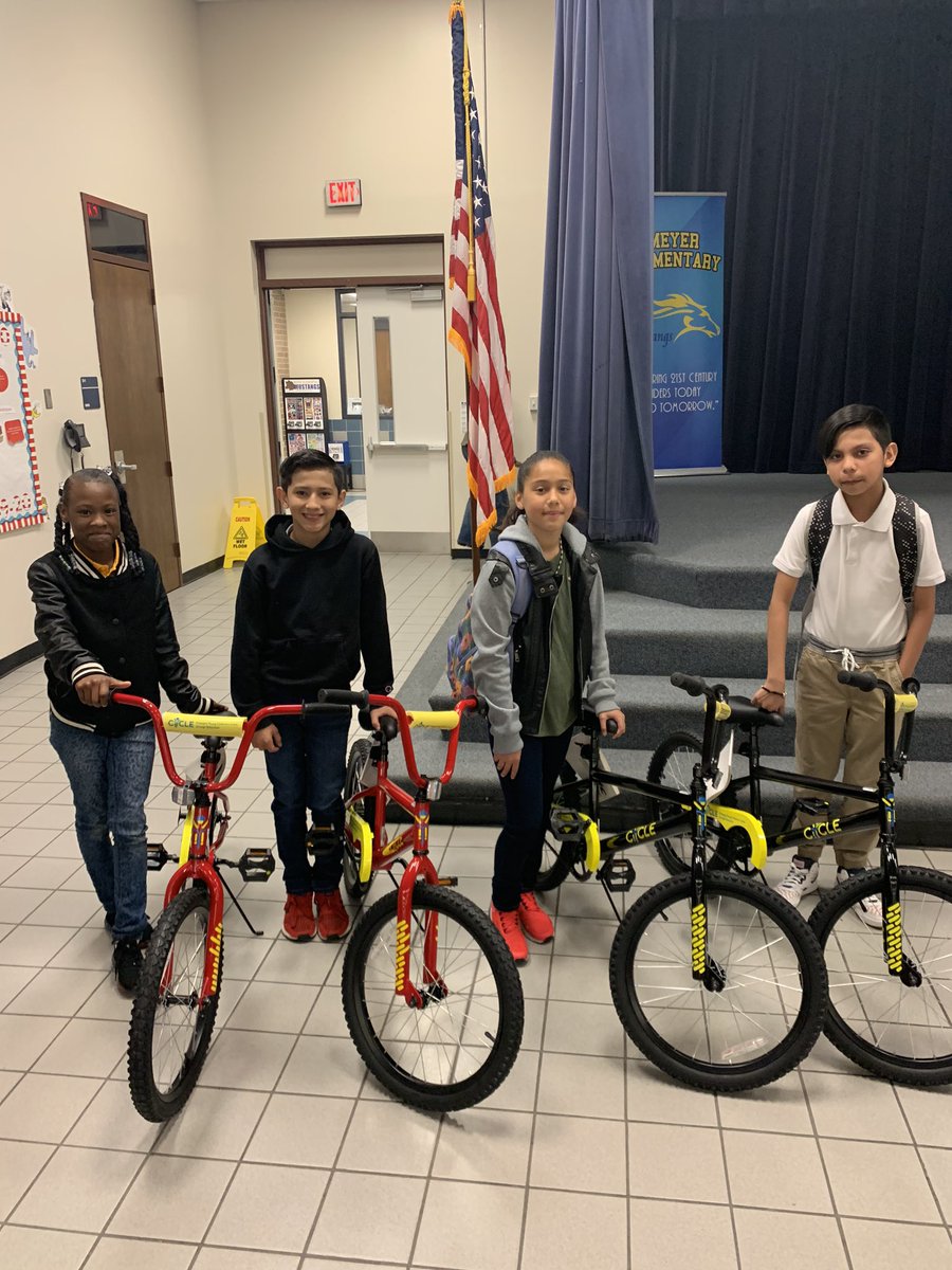jleemed's tweet photo. Today we awarded 4 students for hitting “Meets” & “Masters” performance indicators & showing strategies on our latest DFA! Congratulations! #HardworkPaysOff #IKnowICan #MustangsInTheWork #OneHouseOneFamily @MeyerElementary https://t.co/z91xIhTYru