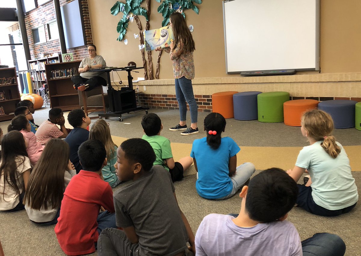 hmj49015's tweet photo. So many shark facts! #sharkbarf #ReadAcrossAmericaDay https://t.co/qrJzL9aRNS