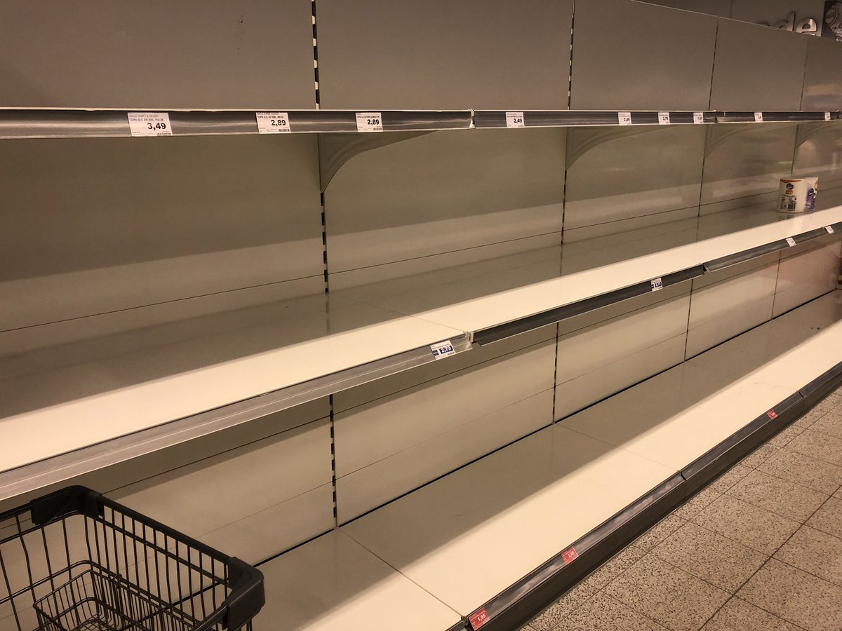 jochenwwinkler's tweet photo. Wenn man heute bei Edeka Toilettenpapier kaufen wollte. 🙄 #Coronavirusgermany #Hamsterkaeufe https://t.co/Lv9oba037Z