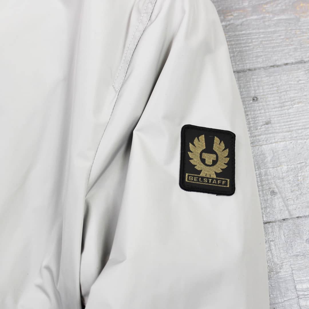 nigelclare's tweet photo. Jacket of the day.

Belstaff Quayside Bomber Jacket in Silver Grey

Taking a different path to traditional bombers, this piece is crafted from durable water-repellent silver grey micro poly. It is lightweight, finished with classic Belstaff detailing.

#belstaff #belstaffjacket https://t.co/JcFasvBjV4