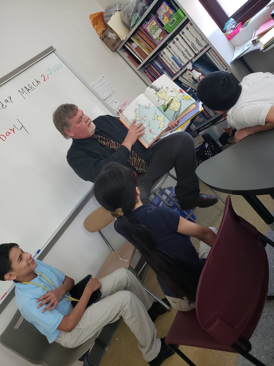 GriceliSantiago's tweet photo. Who doesnt love #DrSeuss β€
#DrSeussDay #SamIAm #RMSProud #sdolancaster #LifeSkillsClass @bupp63 @RMSSdol https://t.co/ACeVC0Zahu