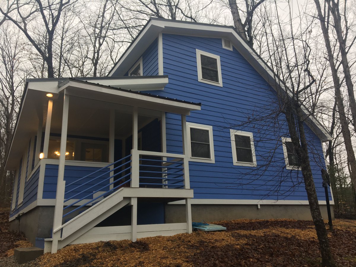 DebTomaro's tweet photo. Loving the color of this home I get to list soon! https://t.co/bCnrBDxGxx