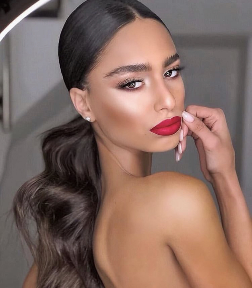 splashes_spills's tweet photo. That red lipstick though... 😍💋 @reemsharvit1 https://t.co/TNCD4ZoOc1