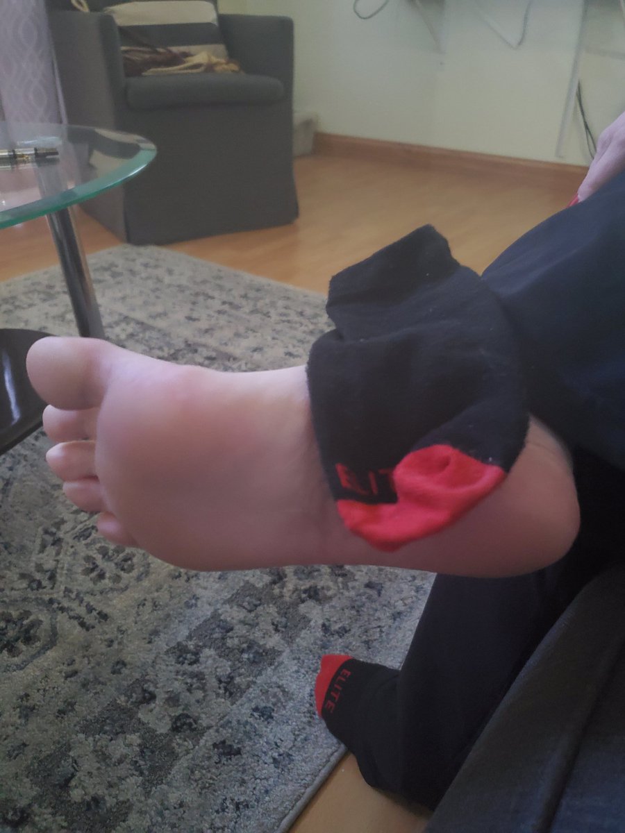 MistressMandy3's tweet photo. Worship me. Everyday for rest of your life. 
#finD #femdom #footslave @rt_feet @r_rslave https://t.co/Qsfdrwl0FA