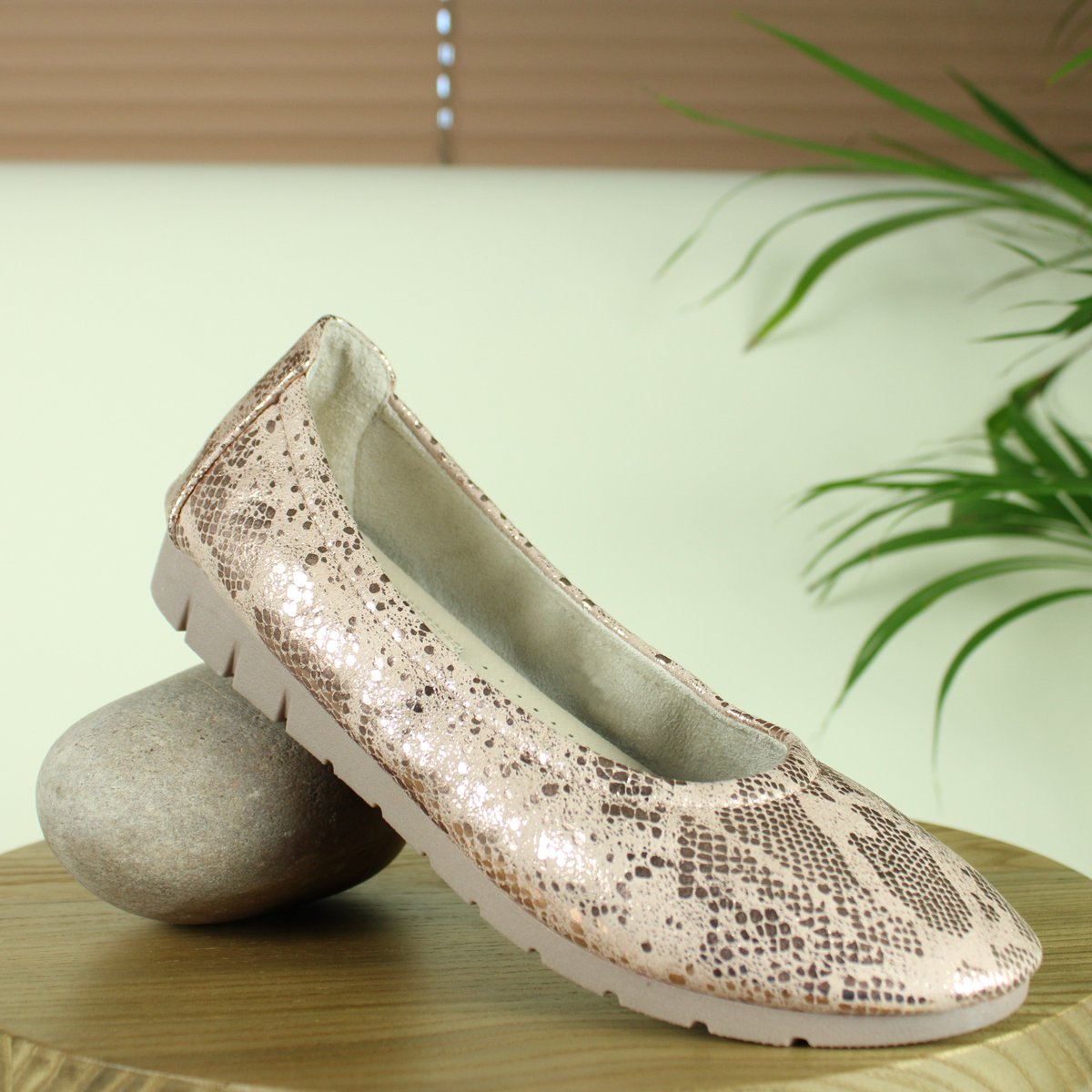 Get set for the sun.  New ballerina pump Sunshine is available in 3 great colours perfect for brightening up that spring wardrobe.

#sunshine #shoes #summershoes #newshoes #treatyourfeet #heavenlyfeet #stylelovescomfort #weknowcomfort #veganfriendly