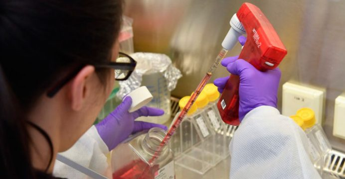 sucrenoticiasec's tweet photo. #Cuenca, tiene su primera sospecha de #coronavirus. Se trata de una mujer que viajó en el mismo avión que la primera paciente infectada. Sin embargo, los exámenes realizados han dado negativo. Las autoridades están a la espera de una segunda prueba para descartar el caso. https://t.co/yElicZhFhy