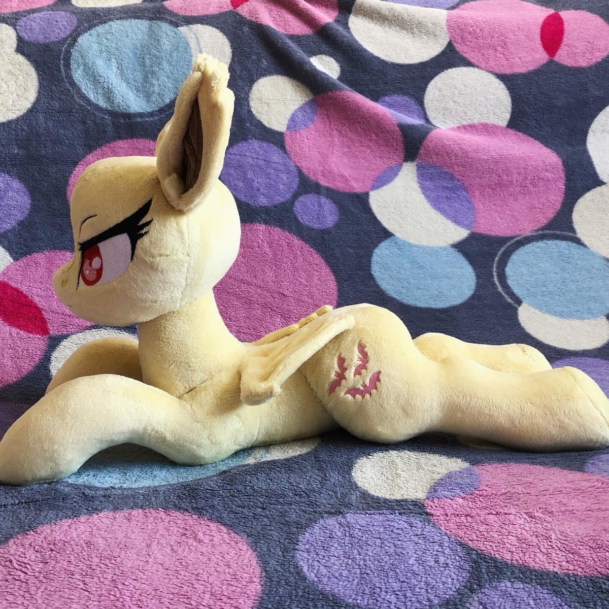 HellgaCraft's tweet photo. new model. tried very hard to make her like that 💛 #mlp #mlpplush #pony #ponyplush #plush #plushie #fluttershy #flutterbat #hellga #hellgacraft #crystalcave #cutie #plushtoy #toy #handmade https://t.co/k6exxrJq70