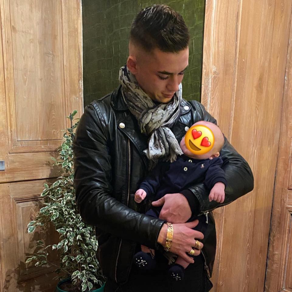 KeenV_Family's tweet photo. Il y a 1 mois et demi, j’ai eu la meilleure chose qui puisse m’arriver, je suis devenu papa. 
Tu n’imagines même pas le bonheur que tu m’apporte mon petit bonhomme. Je me devais de partager ce bonheur avec vous, car je vous dois bien ça, pour tout ce que vous m’apporter. ❤️ https://t.co/MWItvUI0eE