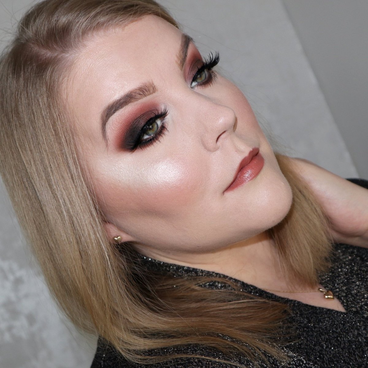maddeelenee's tweet photo. BIRTHDAY girlβ€ππ
EYES: @TatiBEAUTY Textured neutrals vol 1 eyeshadow palette
HIGHLIGHTER: @OFRACosmetics Glow up highlighter palette
https://t.co/q59jRUDcbb
#Tatibeauty #texturedneutrals #Glamlifeguru #OFRA https://t.co/nZxxcorseQ