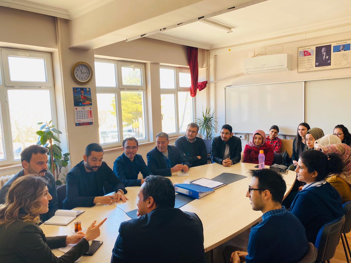 İlçe Milli eğitim müdürümüz Sayın Necla İnal Hanımefendinin okulumuzu ziyaretinden... EĞİTİMDE HİÇ BİR BİREY KAYBEDİLEMEZ. @ Çaybaşı Şehit Mehmet Polat Ortaokulu