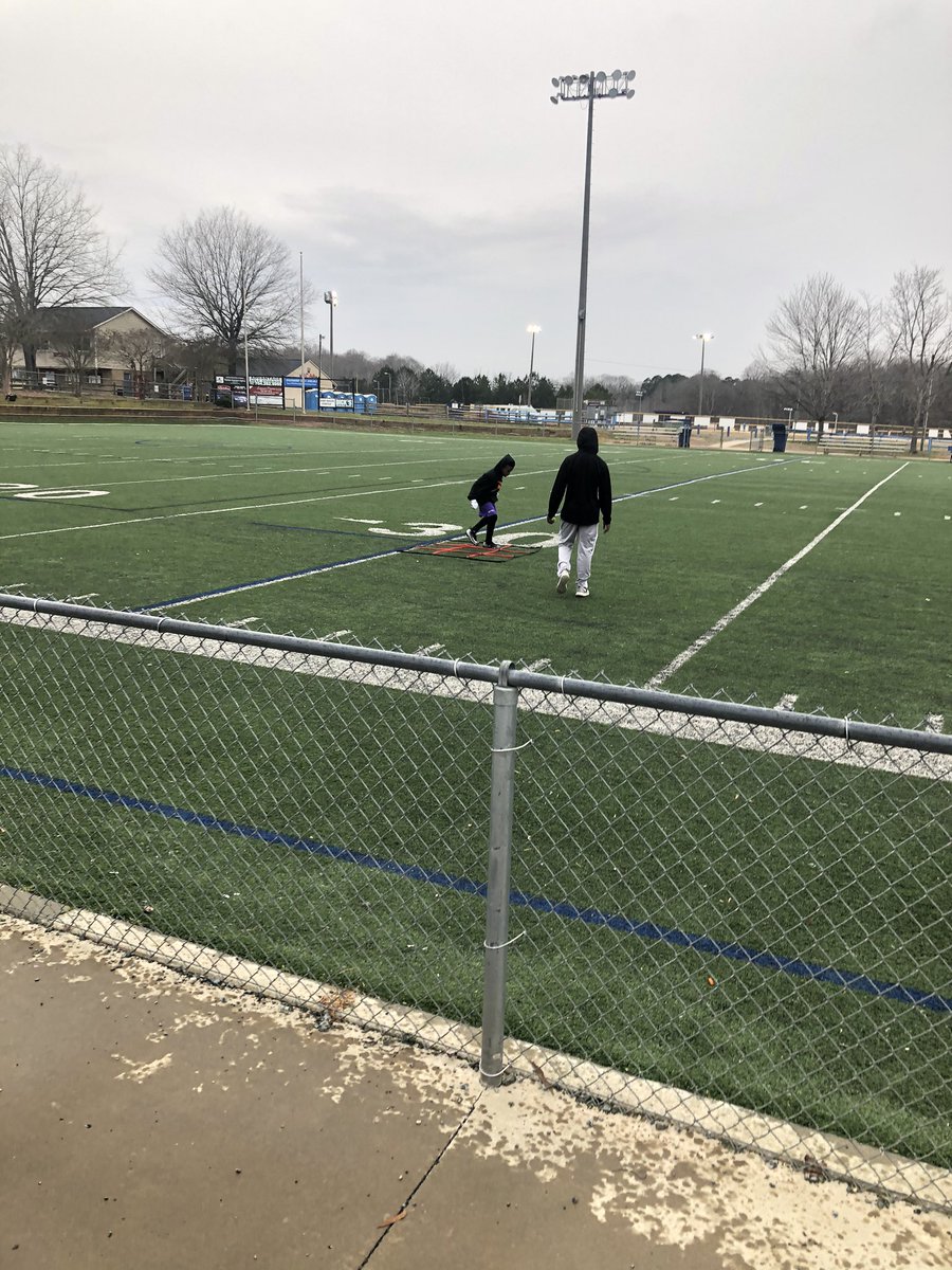 oes_mama2's tweet image. Always grinding!!! #footwork #ARob