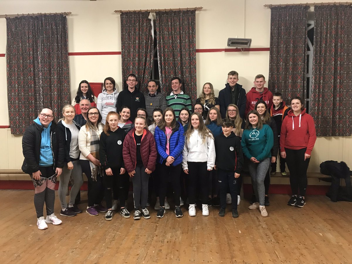 Noson llawn sbort a lot o chwerthin yn ein noson gyfnewid gyda <a href="/LlanddeiniolYFC/">CFfI Llanddeiniol</a> ! Diolch i chi, Erwyd a Bryan yr Organ am ein diddanu! <a href="/CeredigionYFC/">CFfI Ceredigion YFC</a>  #dawnscymreig