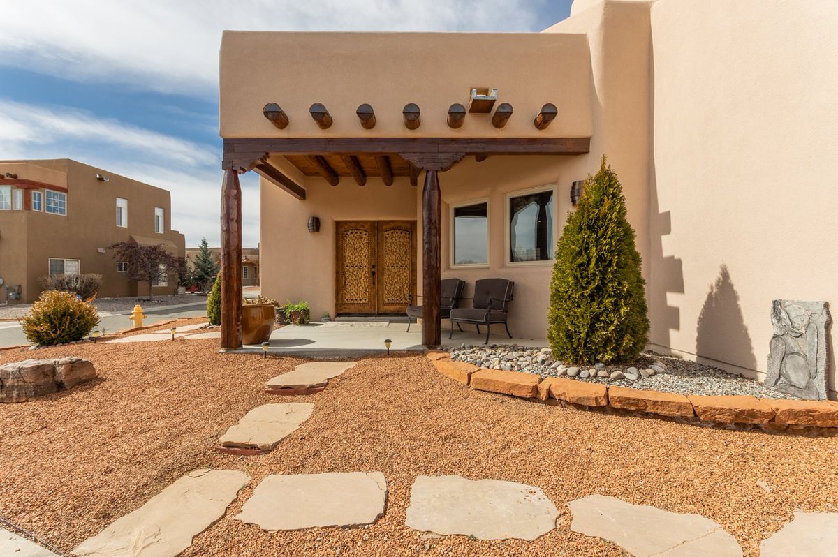 CBSantaFe's tweet photo. 🏠‼️#New #Listing‼️🏠
4251 River Song | $545,000
3 BR | 3.5 BA | 2,257 SF
Listed By: Mindy DeMott | 505.501.2706

This custom home has beautiful fixtures throughout: from custom Alder cabinets to a new back patio kitchen. Take a look!
https://t.co/NWAOMjVig9
#SantaFe #RealEstate https://t.co/eetBr8UuFW