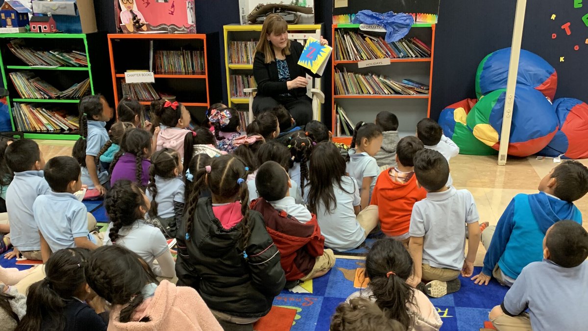 KimSmith527's tweet photo. "You're never too old, too wacky, too wild, to pick up a book and read to a child." - Dr. Seuss. I concur! Fun morning with kids at the Mott School, Trenton. @ComcastPhillyNJ #iworkatcomcast @TrentonPublicSc Thx @UWGreaterMercer #ReadAcrossAmerica https://t.co/suEwJs7Q2O