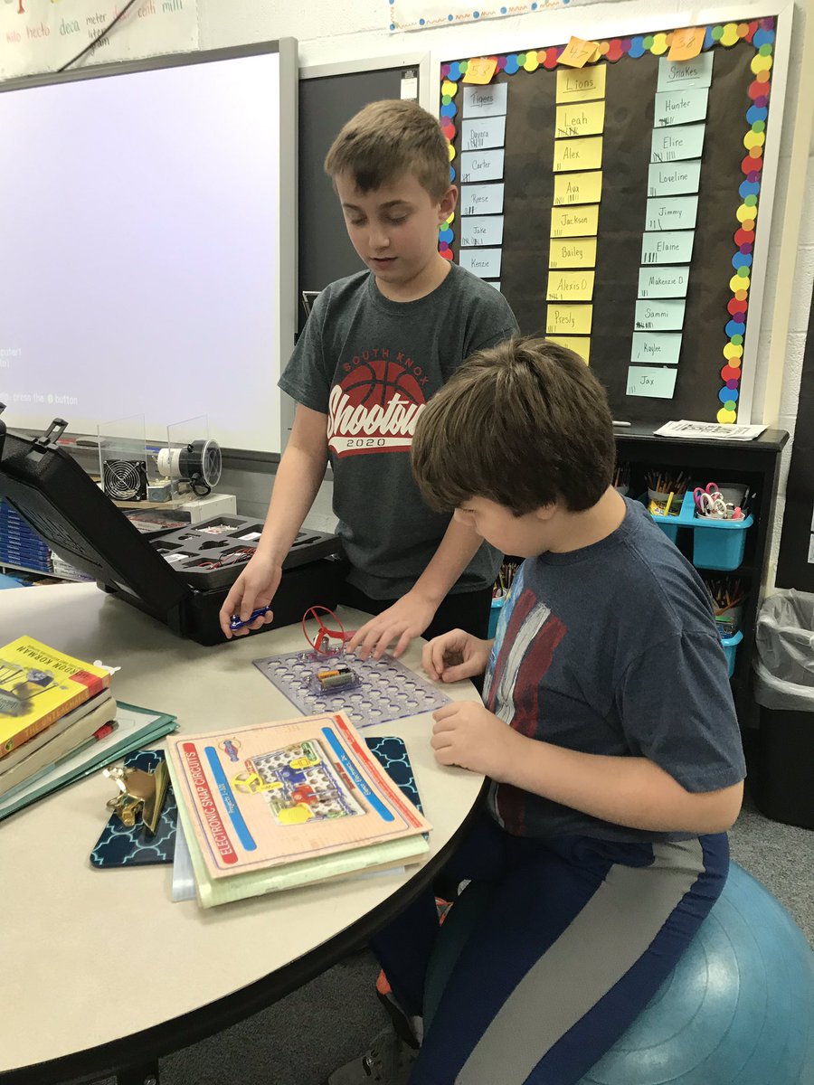 LaurieLarnold's tweet photo. Learning about electricity with circuit STEM kits from Crane STEM. @NorthElem1  @WashCommSchools #IamWashington https://t.co/cnL0jxhnuk