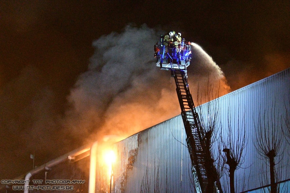 © Nt-pictures.be

Deze avond omstreeks 18:30 brak er brand uit bij het materiaaltechnologie- en recyclagebedrijf Umicore te Hoboken. 112antwerpen.com/2020/03/02/uit…