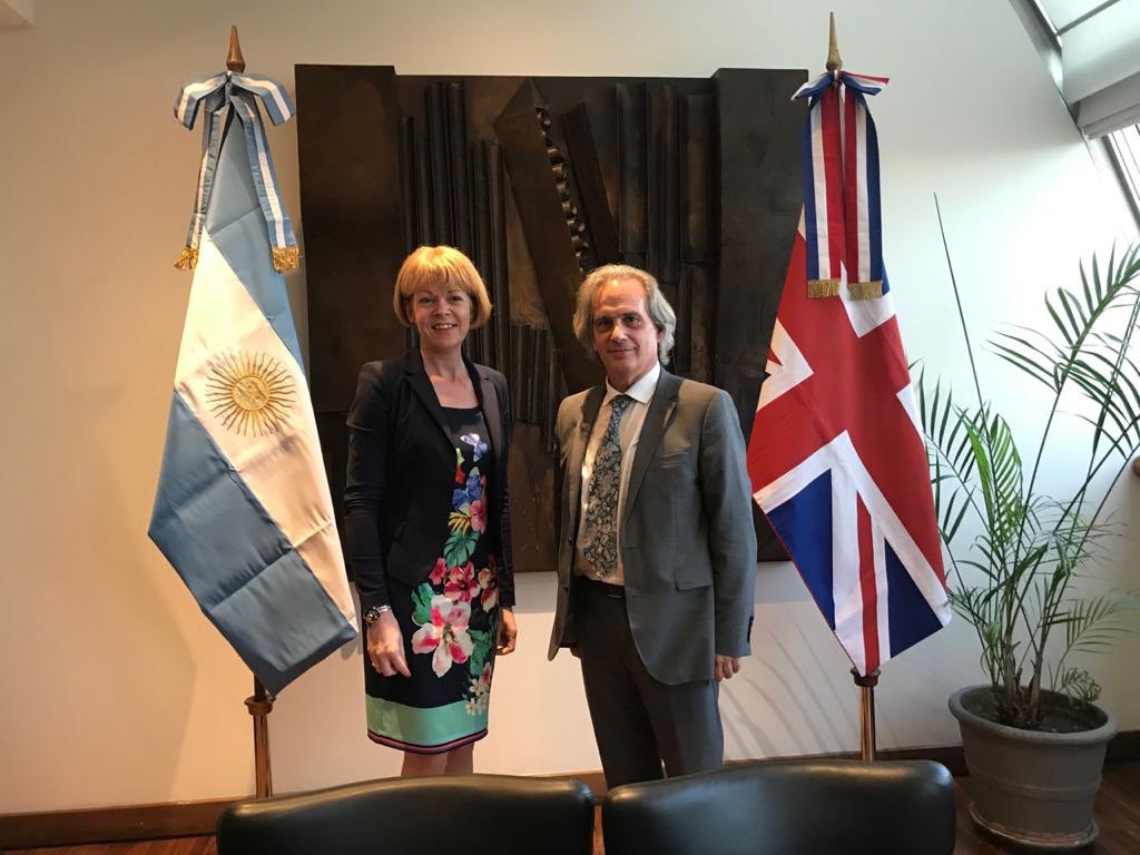 El Gobierno busca ampliar el comercio bilateral con Canadá y el Reino Unido