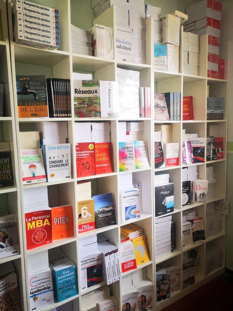 edithbrou's tweet photo. J'ai débuté ma semaine en faisant un tour dans un petit coin de paradis pour le cerveau : la librairie ''home-made" de mon amie, Dr. Aminata Kane entièrement dédiée aux bouquins des éditions #NouveauxHorizons #Abidjan J'ai presque tout dévalisé... 😍
Contact: +225 59969697 https://t.co/0essgbM025