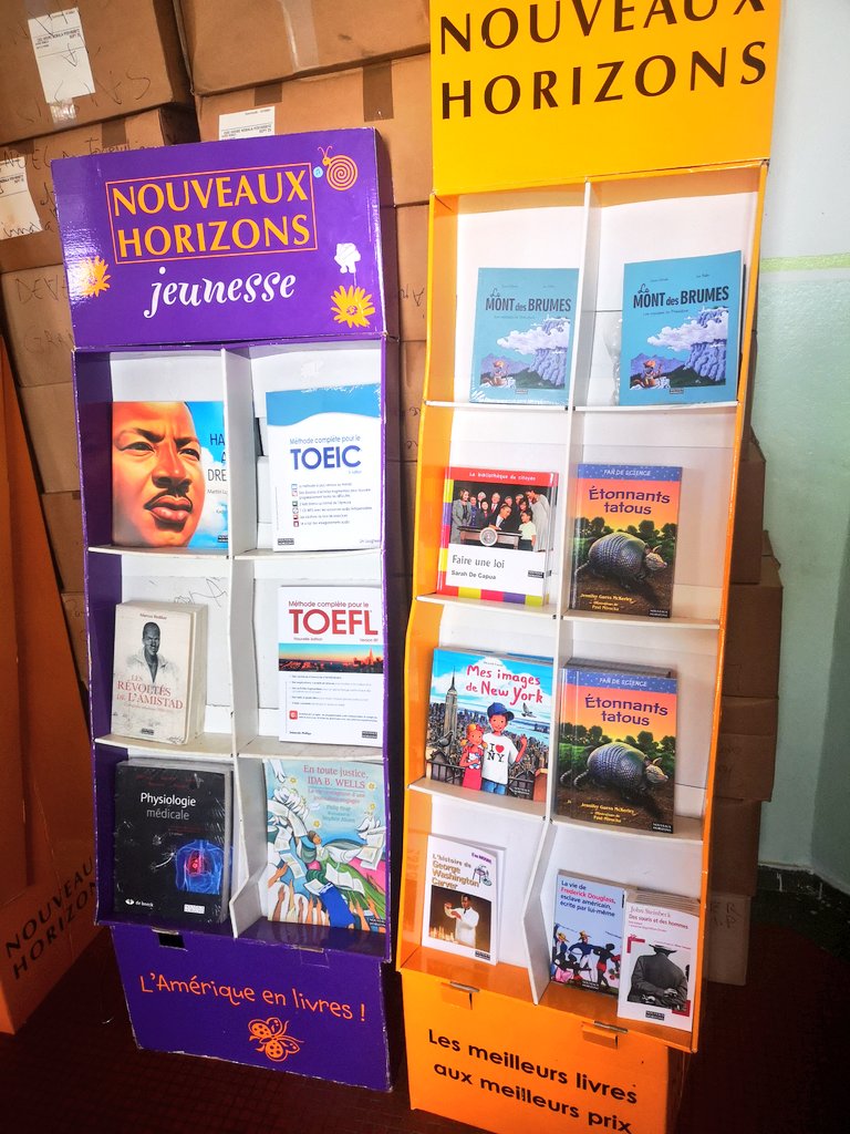 edithbrou's tweet photo. J'ai débuté ma semaine en faisant un tour dans un petit coin de paradis pour le cerveau : la librairie ''home-made" de mon amie, Dr. Aminata Kane entièrement dédiée aux bouquins des éditions #NouveauxHorizons #Abidjan J'ai presque tout dévalisé... 😍
Contact: +225 59969697 https://t.co/0essgbM025