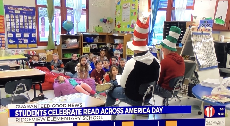 JacobJenkins21's tweet photo. Had fun reading Dr Seuss to students at Ridgeview Elem. with the Beta Club for #ReadAcrossAmerica Day. That's me in the green hat that I've had since I was a kid.  #drseussbirthday @WCDE_TN  @WJHL11 https://t.co/fybIeoruGs