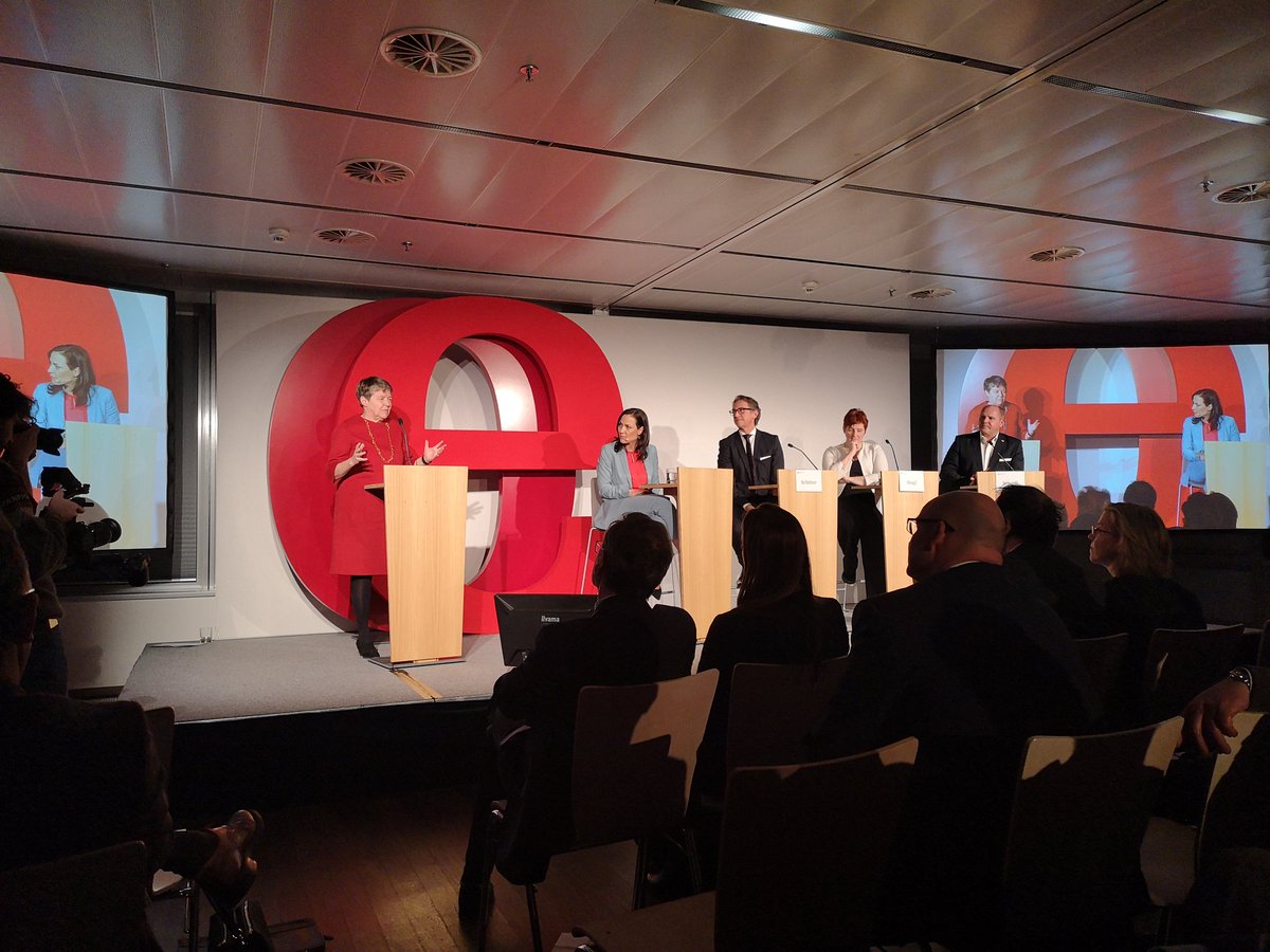 Gutemanu's tweet image. #Energiewende
Es braucht extreme und rasche Forschung in intelligente #Netze, damit die Netzstabilität gewährleistet werden kann in einer Zukunft voll schwankender Wind- und Solarenergie, 
sagt Brigitte Ederer, Vorsitzende des #ForumVersorgungssicherheit
#SDG7 #OETF 💡🔌