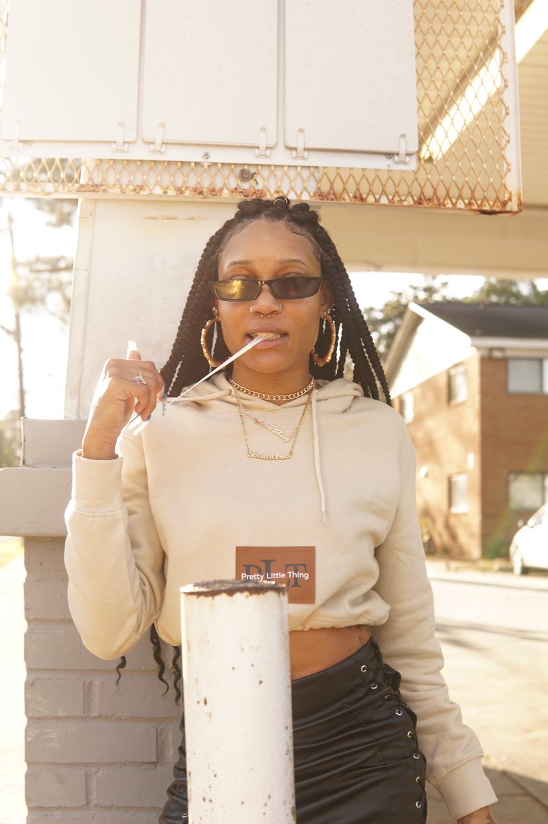 Shametriaaaaaa's tweet photo. YIKES Work hard, this a different WHITE 🧬
•Photographer📸 IG: @lit_liv_1 
•Outfit/Shoes/ Jewelry :@OfficialPLT 
🏷
#model #photoshoot #publishme #brandambassador #prettylittlething #viral #bookme #outfitinspo #nickiminaj #skyessentials #ShametriaWhite #NC #brandingphotography https://t.co/YyPL55LoG2
