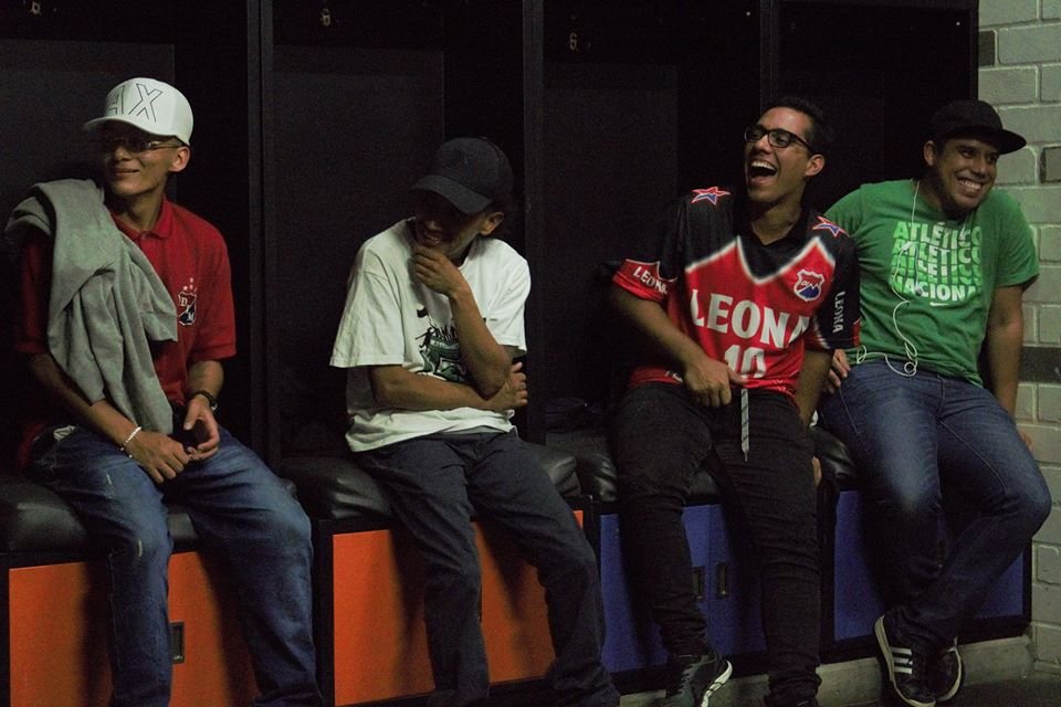 PazyDemocraciaC's tweet photo. Más que 90 minutos se constituyó en un espacio para el diálogo sensato y respetuoso en medio de las diferencias, transformando la concepción del otro. #CulturaDelFútbol #Másque90minutos @USAID_Colombia @AcdiVocaCol @AlcaldiadeMed @INDERMEDELLIN https://t.co/JN1MLbAOQK