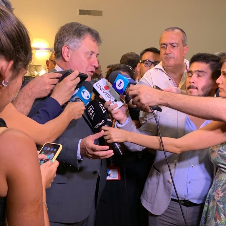 CDU_uruguay's tweet photo. Felicitamos al nuevo Ministro de industrias @OmarPaganini Esperamos continuar trabajando conjuntamente con el @MIEM_Uruguay por un sector #diseño más fortalecido y estratégico, que continúe aportando a la #innovacion y al #DesarrolloSostenible del sector productivo nacional. https://t.co/mzy66xz3qm