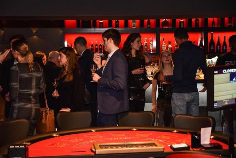 Situé à quelques encablures des Champs-Elysées, le Club Berri est le club le plus cosy et le plus confidentiel de la capitale. Centré sur les jeux de contrepartie, il est ouvert tous les jours de 21h à 05h du matin !
#ClubBerri #ClubdeJeux #Paris