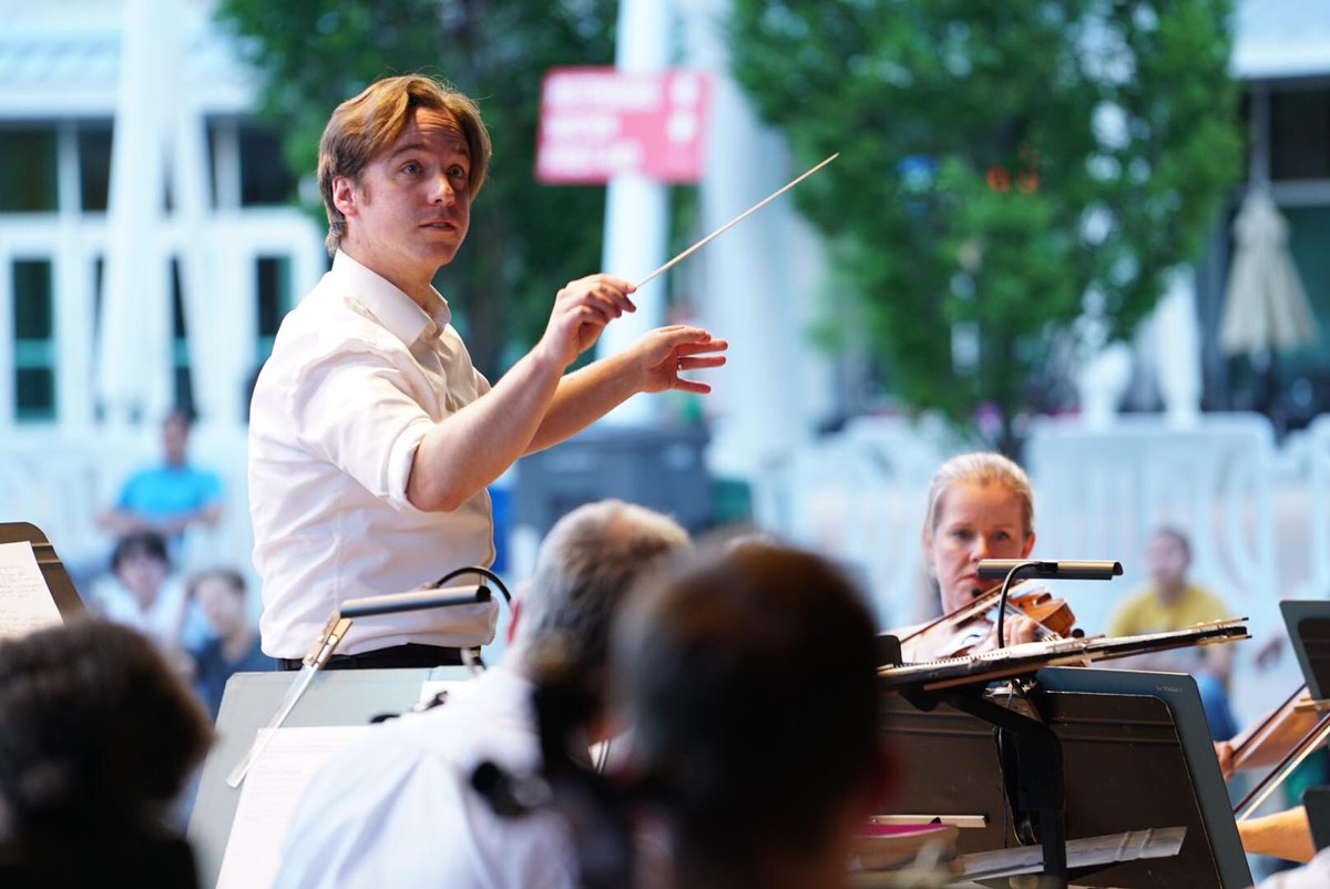 UtahSymphony's tweet photo. It’s not summer unless you go to outdoor concerts! Thanks to support from donors, patrons, and funding like @slcoZAP, we provide free concerts in the community like this one at the @GallivanEvents last year which had an audience of around 1,000 people. #utpol #leftspeechless https://t.co/HDWxTIFtkV