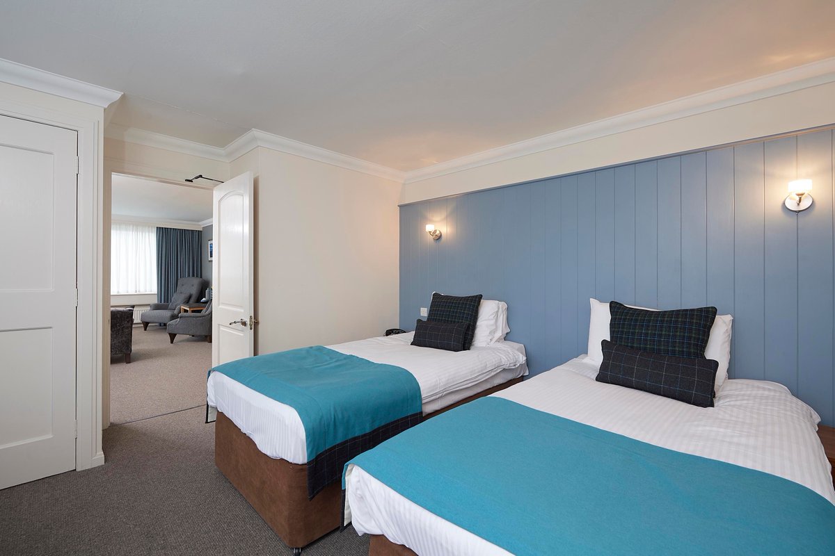 The Royal Golf Hotel offers the visitor to Dornoch some of the finest accommodation in the North Highlands with 22 en suite bedrooms all tastefully individual in decor and  design and 15 luxury 2 bedroom 2 bathroom apartments.

#hoteldornoch 

BOOK NOW buff.ly/2YtRYmb