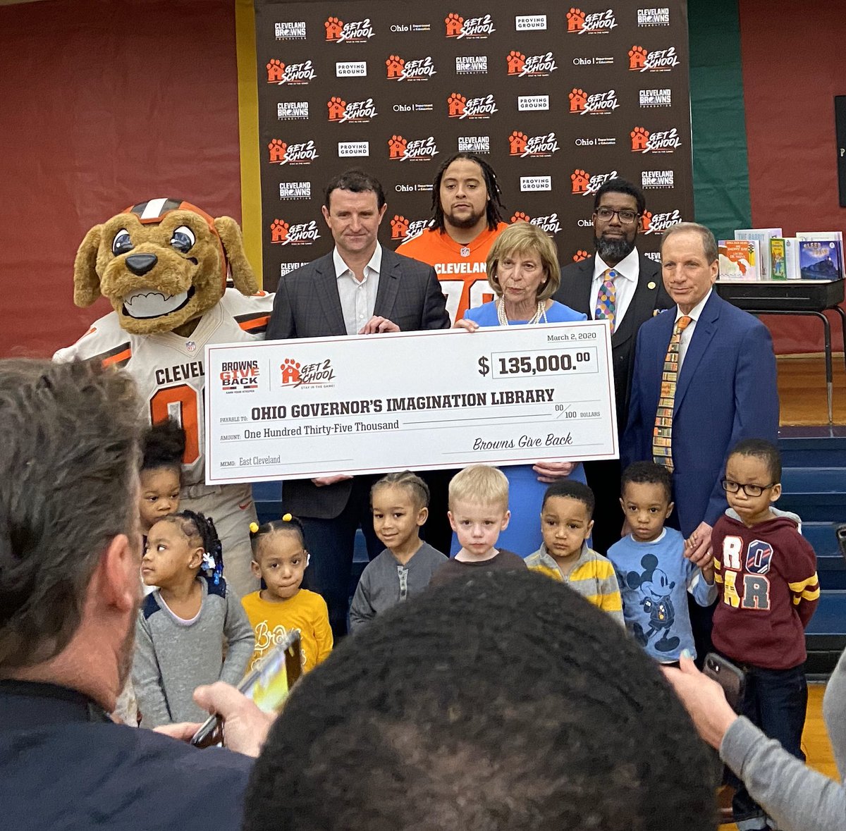 Thank you @BrownsGiveBack, @GovMikeDeWine, @literacycoop, @BIG_DADDY_K74 for helping @EastCleSchools make school attendance and reading a priority. @get2school #IamEC