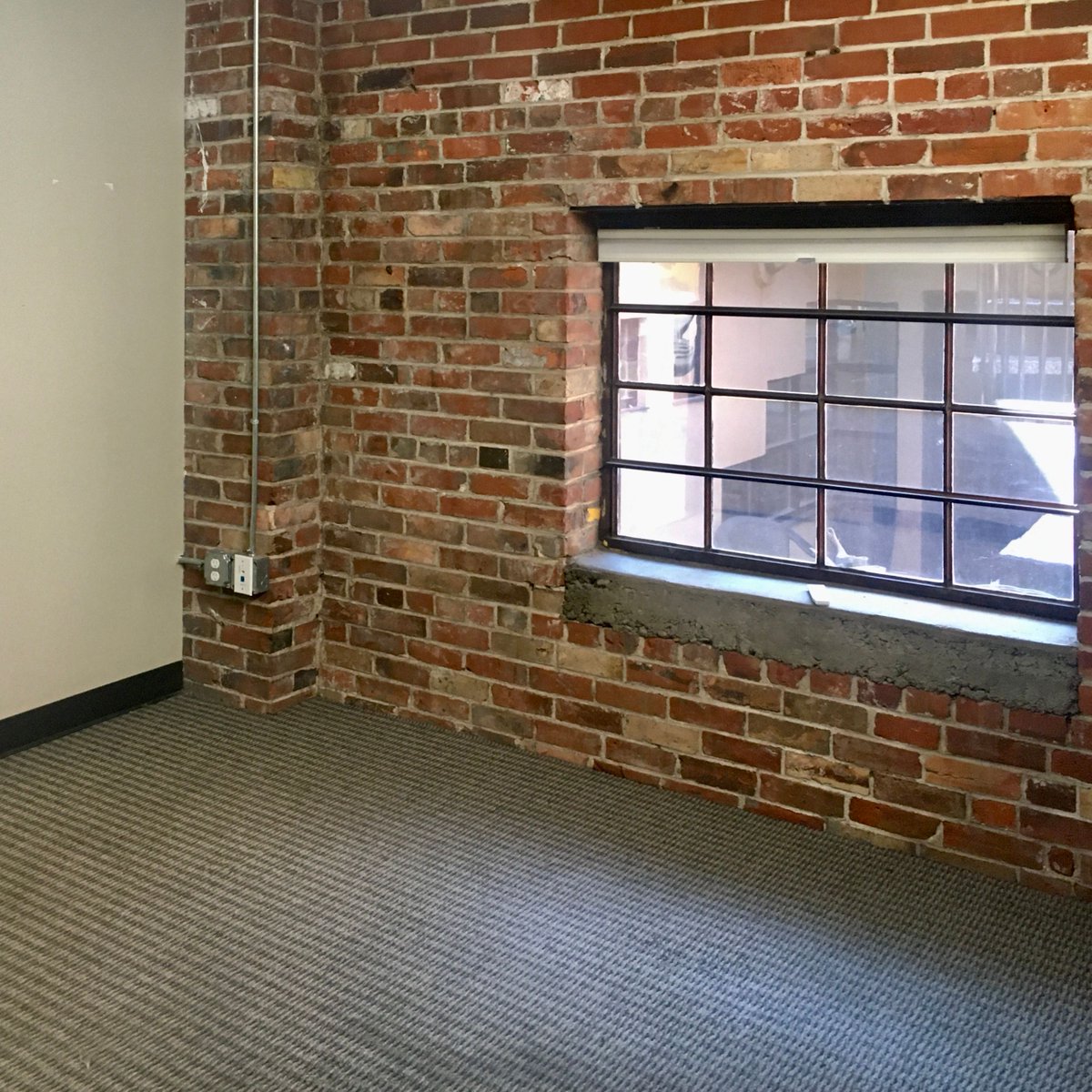 myOfficeLifeCO's tweet photo. This beautiful (and rarely available) corner office is right next to the courtyard, with exposed brick and all amenities included. Schedule your tour today!  

#coworkingspace #denveroffice #officeforrent #sharedoffice #workspace #coworking https://t.co/iM200x40sN